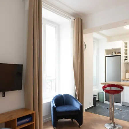 Apartment Very Bright In 17th District Paris