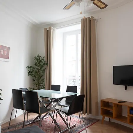 Apartment Very Bright In 17th District